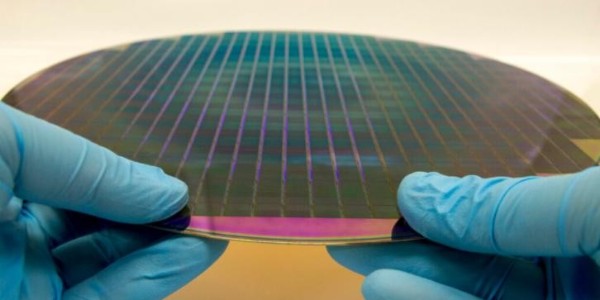 三星、臺積電爭奪半導(dǎo)體頭把交椅，英特爾加速轉(zhuǎn)型