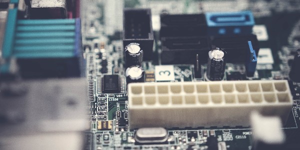 4月12日，白宮召開半導(dǎo)體峰會，19家知名企業(yè)出席會議